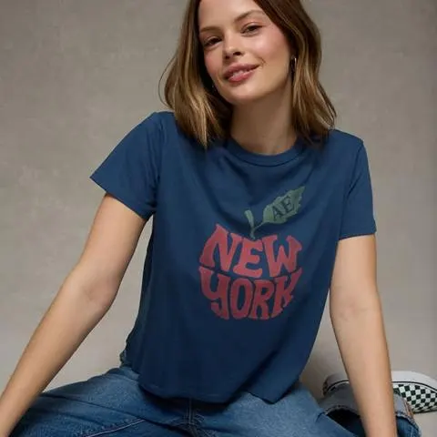 Model wearing apparel
