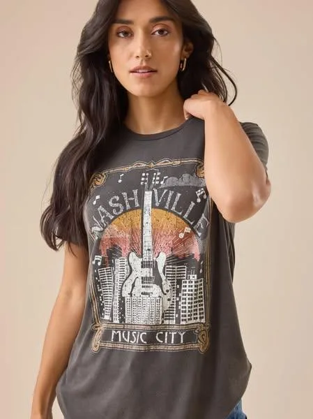 Model wearing apparel